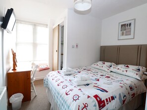 8 bedrooms, individually decorated, individually furnished, free WiFi - Birch House (Cromer)