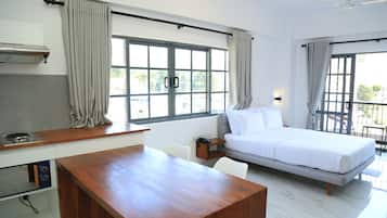 Caja de seguridad en la habitación y escritorio