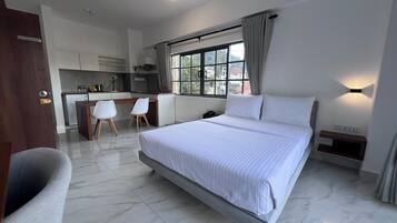 Deluxe Double Room | In-room safe, desk, iron/ironing board, free WiFi