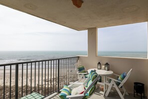 Property grounds - Sound Of The Sea West 404, Oceanfront Condo in Emerald Isle, NC! (Emerald Isle)