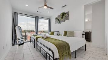 2 habitaciones, escritorio, tabla de planchar con plancha y wifi