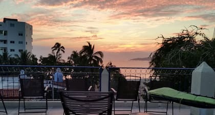 Studio apartment in great location with a beautiful pool/garden area.