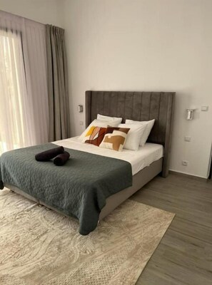 4 bedrooms, WiFi, bed sheets