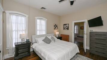 4 chambres, bureau, fer et planche Ă repasser, lit parapluie