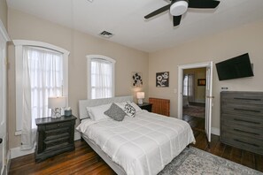 4 bedrooms, desk, iron/ironing board, travel cot