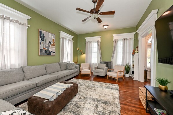 Smart TV, videojuegos, reproductor de DVD y libros 