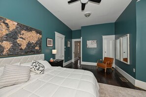 4 dormitoris, escriptori i planxa i posts de planxar 