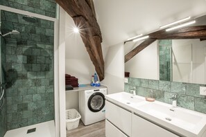 مجففات شعر، مناشف