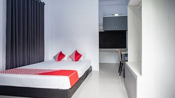 Deluxe Double Room | Free WiFi, bed sheets