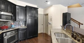 Private kitchen - Fully Furnished Corporate Plano Shops of Legacy Rental (Plano)