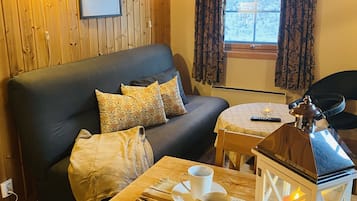 Basic Cabin | 1 bedroom, desk, laptop workspace, free WiFi