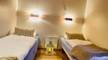 Basic Cabin | 1 bedroom, desk, laptop workspace, free WiFi