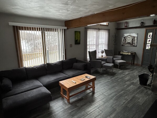 Smart TV, fireplace, video games, ping pong