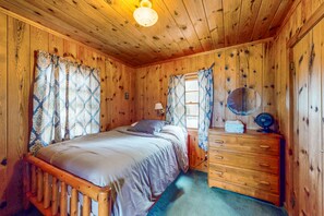 2 bedrooms, internet, bed sheets