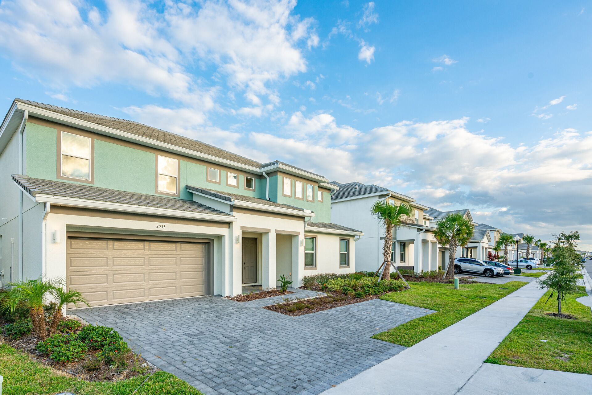 KNC GETAWAYS 9 bedrooms & 7 Bathrooms. Minutes from Walt Disney and Universal 