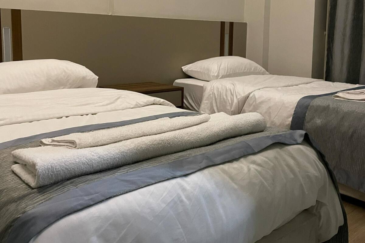 Premium Twin Room | Minibar (free items), WiFi (free), bed sheets