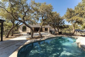 Pool - Secluded Hill Country Luxe: Vibes, Pool, Best Spot (Austin)
