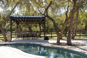 Pool - Secluded Hill Country Luxury: Modern Vibes, Pool & 18 Miles to Austin (Austin)