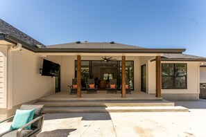 Exterior - Secluded Hill Country Luxury: Modern Vibes, Pool & 18 Miles to Austin (Austin)