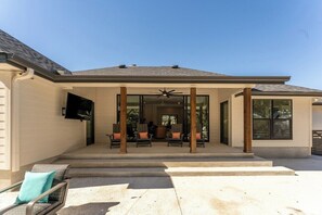 Exterior - Secluded Hill Country Luxe: Vibes, Pool, Best Spot (Austin)