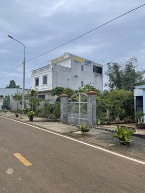 Front of property - Nha Nghi A&EM (Dinh Quan)
