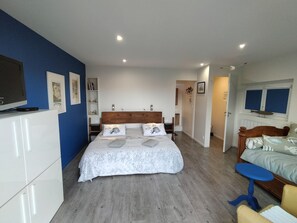 4 slaapkamers, een strijkplank/strijkijzer, reisbedje, wifi
