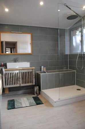 Towels, soap, toilet paper