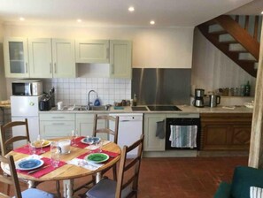 Micro-ondes, four, plaque de cuisson, lave-vaisselle
