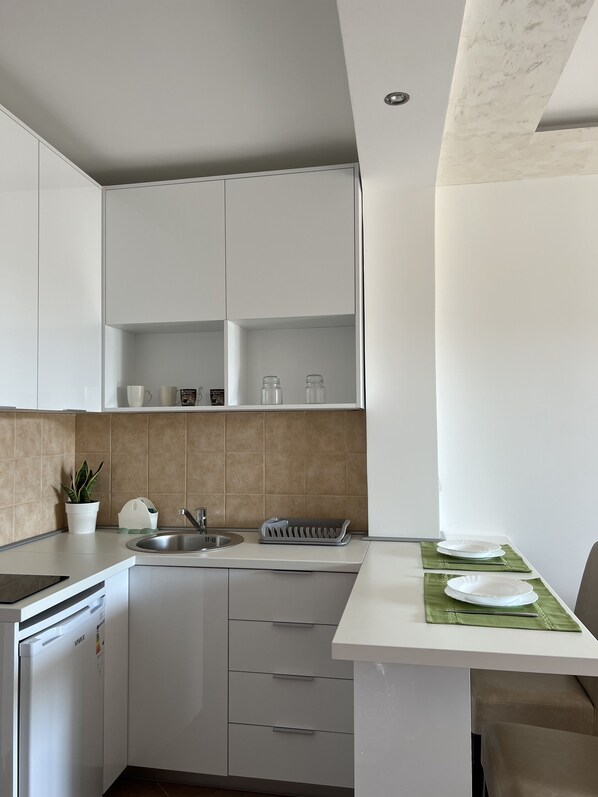 Fridge, stovetop, electric kettle, high chair