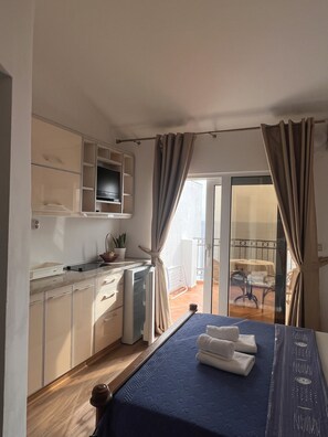 9 bedrooms, iron/ironing board, WiFi, bed sheets