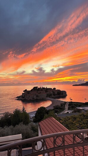 Property grounds - Villa Milan- 100 m by air island St. Stephen-organic food-sea view suites (Sveti Stefan)
