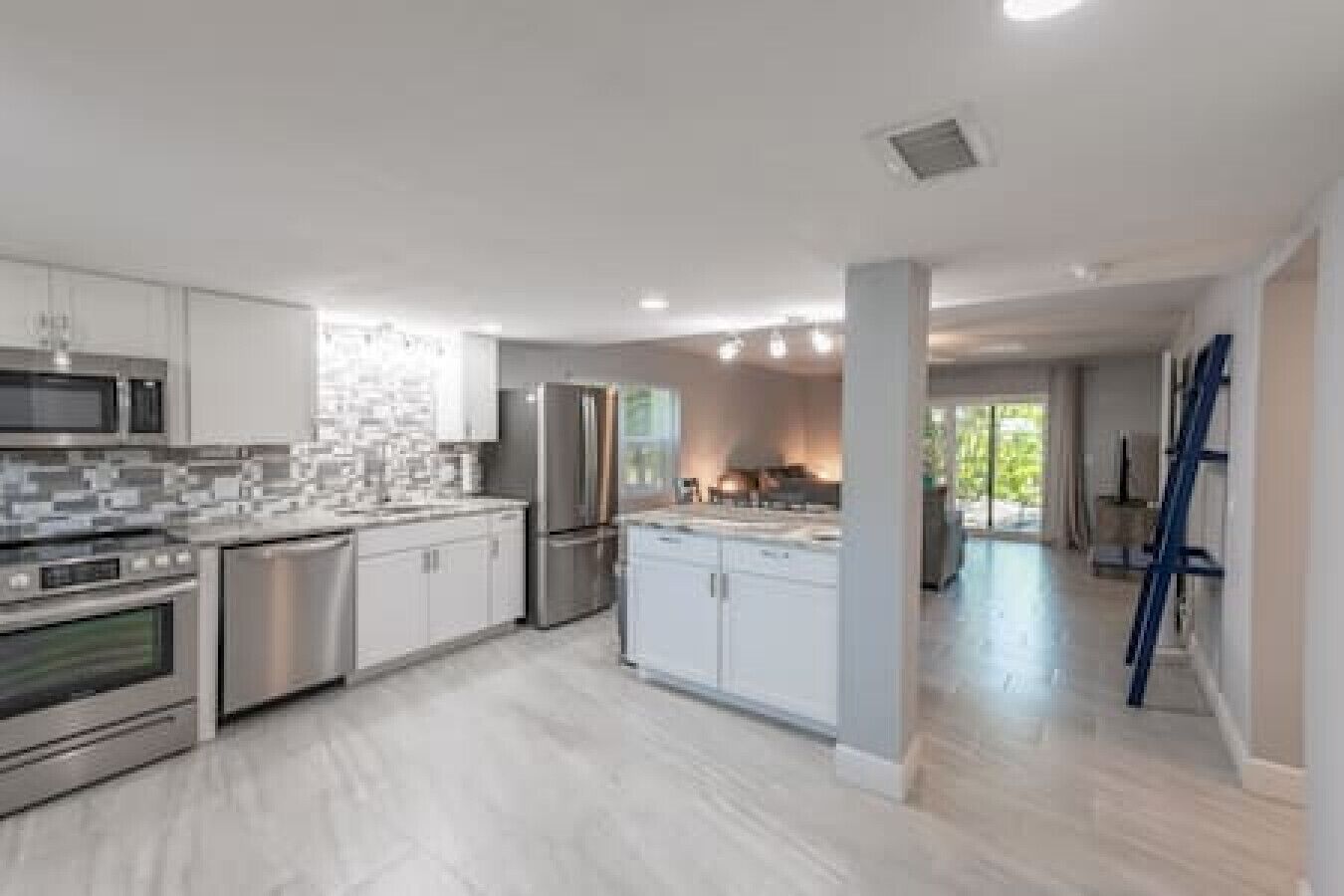 BEACH GETAWAY AWAITS YOU-PEACEFUL AND SERENE PROPERTY CLOSE TO THE BEACH