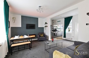 TV, fireplace - The Blue House by Luke Stays (Bearpark)