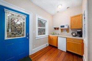 Fridge, microwave, stovetop, coffee/tea maker - Private Suite Walk Downtown- Private Bath-Private entrance. (Asheville)