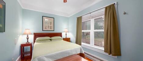 1 habitación, tabla de planchar con plancha, wifi gratis y ropa de cama