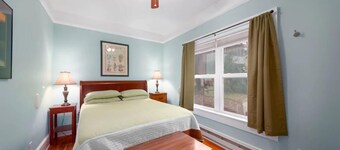 Private Suite Walk Downtown- Private Bath-Private entrance.