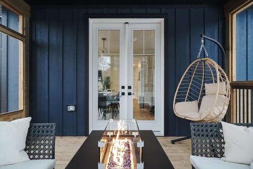 Hilltop cottage with Fibre internet, Golf, Ski, Arrowhead and Algonquin Park