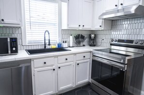 Private kitchen - Stylish remodel oasis  (Birmingham)