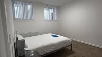 House | 3 bedrooms, iron/ironing board, free WiFi, bed sheets