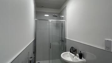 House | Bathroom | Shower, towels