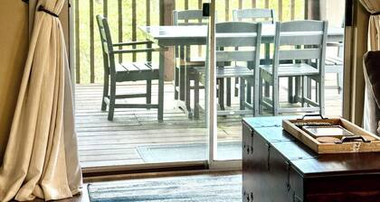 Welcome to "A Change of View" We have a walk-in Luxury Condo on Table Rock Lake.