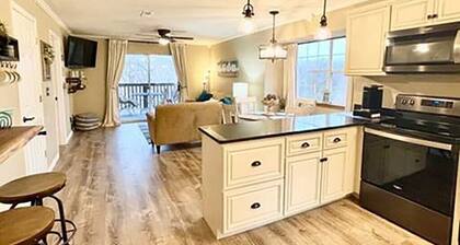 Welcome to "A Change of View" We have a walk-in Luxury Condo on Table Rock Lake.