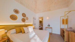 5 bedrooms, iron/ironing board, free WiFi, bed sheets