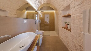 Dusche, Haartrockner, Bidet, Handtücher