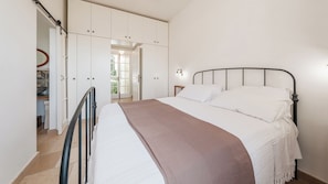4 chambres, fer et planche à repasser, accès au Wi-Fi (inclus)