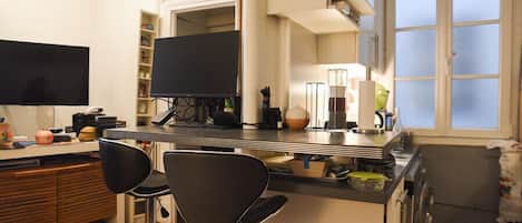 Fridge, microwave, dishwasher, coffee/tea maker