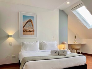 Ropa de cama de alta calidad y tabla de planchar con plancha 