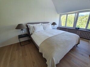 1 soverom, skrivebord, strykejern/-brett og wi-fi (inkludert)