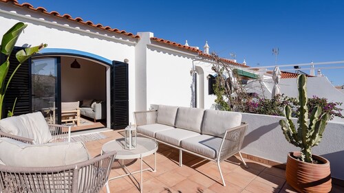 Vila Ramalhete W/ 3 BDR & Balcony by LovelyStay