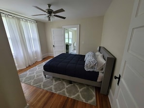 2 chambres, fer et planche à repasser, accès au Wi-Fi (inclus)
